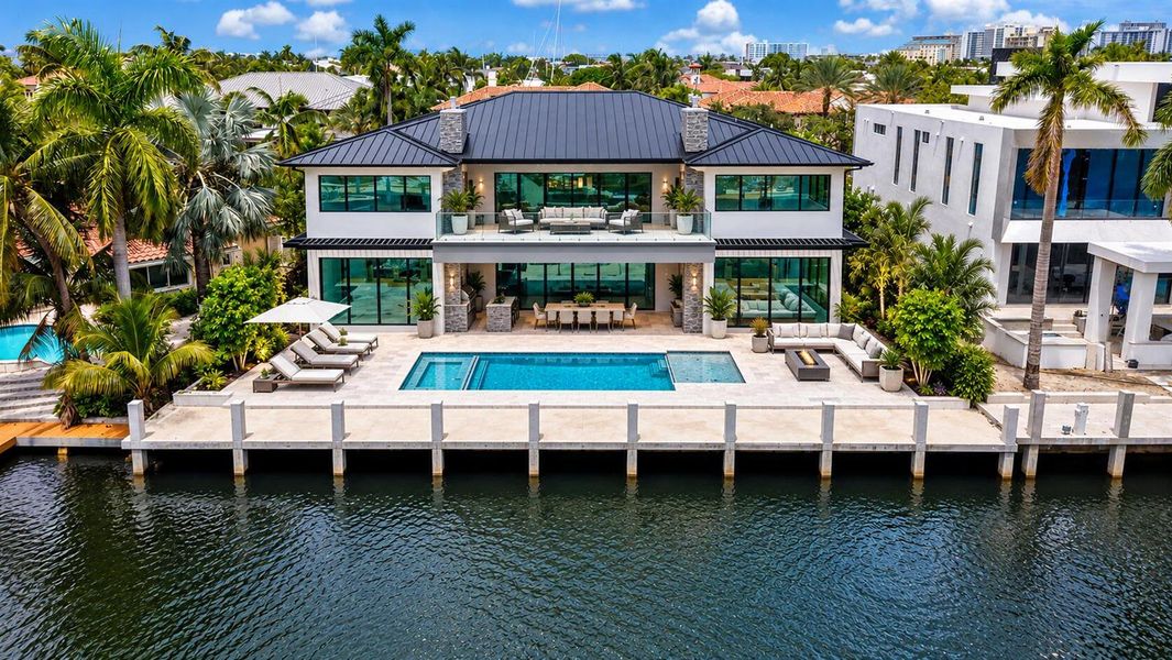 EXTERIOR STAGED