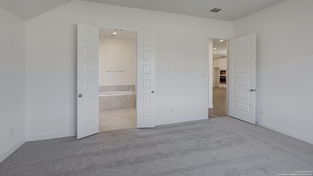 Spacious, unfurnished interior of a new home in Kallison Ranch 50', San Antonio (Image 20).