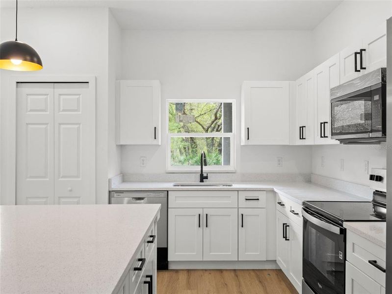Furnished interior view inside a new home in , Ocklawaha (Image 7).