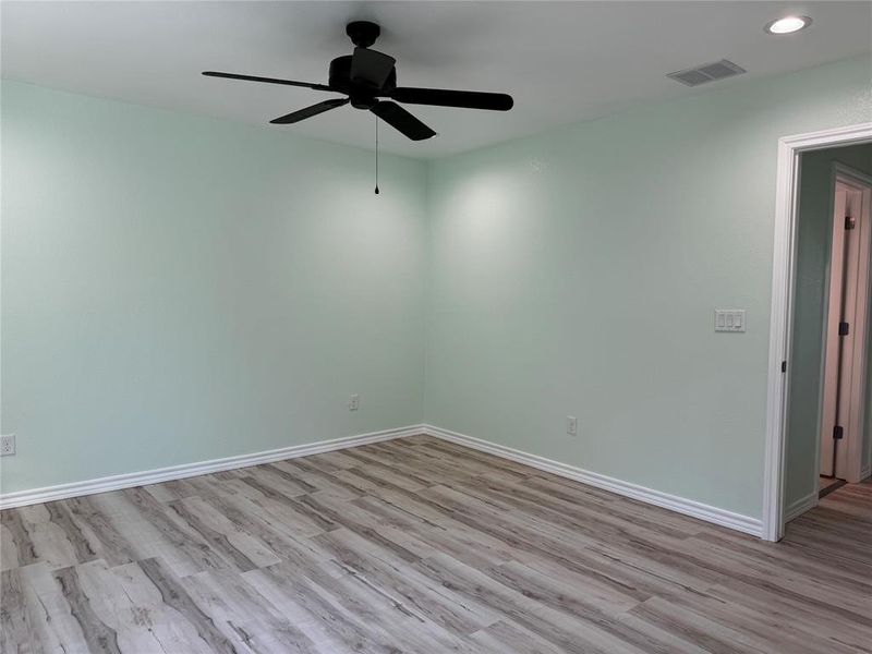 Spacious, unfurnished interior of a new home in , Granbury (Image 24).