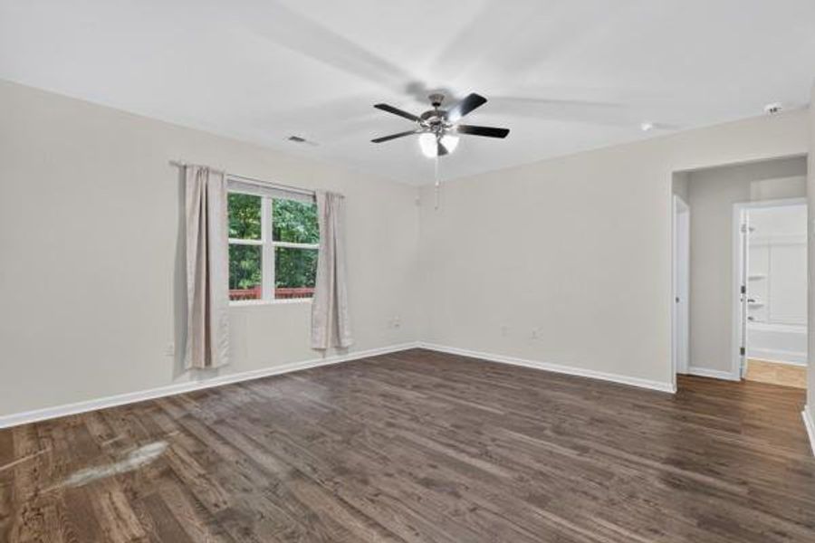 Spacious, unfurnished interior of a new home in , Atlanta (Image 10).