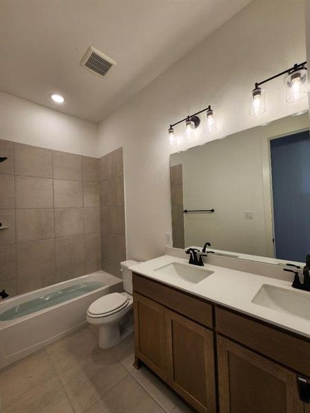 Furnished interior view inside a new home in Rocky Top, Krum (Image 8).