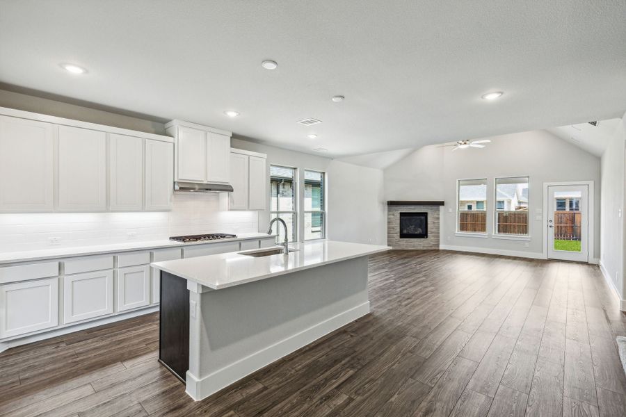 Furnished interior view inside a new home in Dove Hollow, Waxahachie (Image 10).