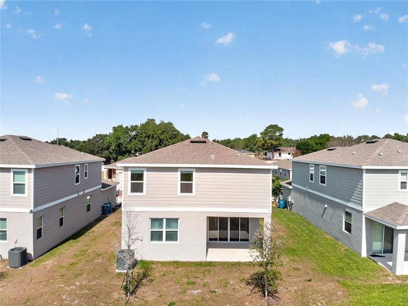 Exterior details and patio area of a home in Seasons at Forest Creek, Haines City (Image 42).