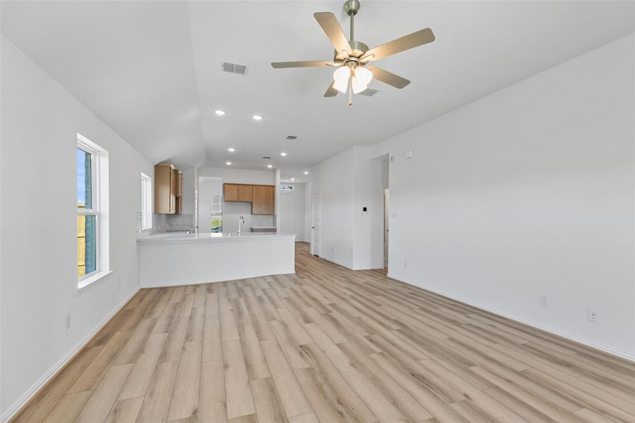 Spacious, unfurnished interior of a new home in River Ranch, Dayton (Image 15).