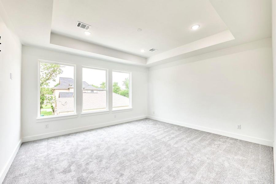 Spacious, unfurnished interior of a new home in , Houston (Image 14).