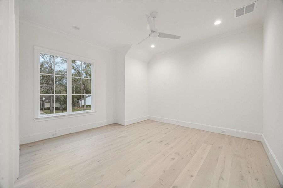 Spacious, unfurnished interior of a new home in , Houston (Image 23).