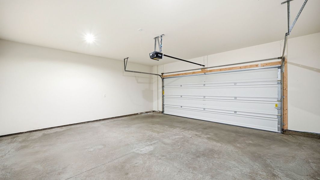 Spacious, unfurnished interior of a new home in Polo Fields, Kingsport (Image 34).