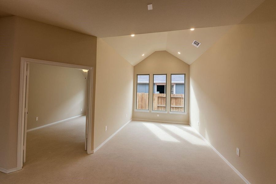 Spacious, unfurnished interior of a new home in Escondido, Magnolia (Image 6).