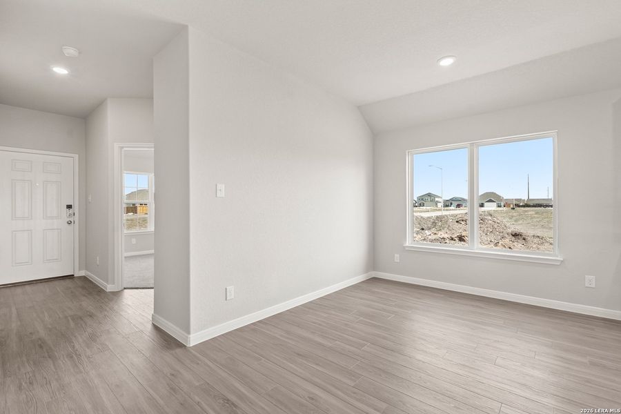 Spacious, unfurnished interior of a new home in Swenson Heights, Seguin (Image 12).