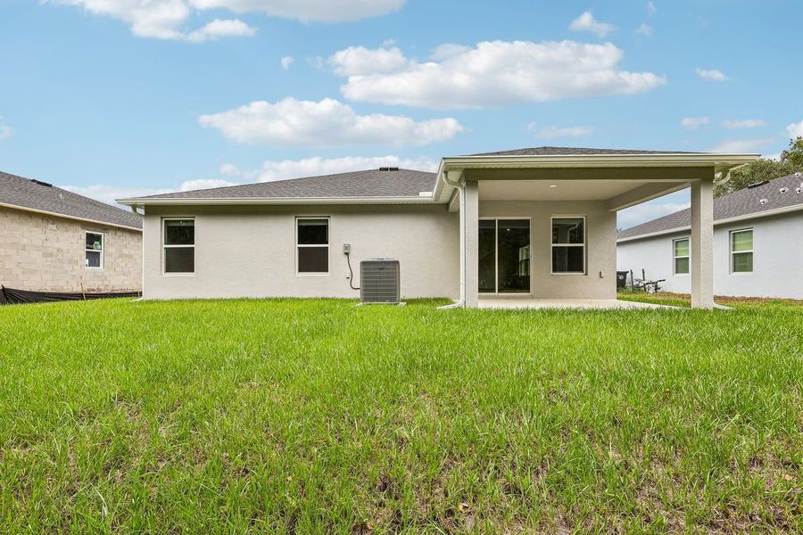 Exterior details and patio area of a home in Hilliard Ridge, Kissimmee (Image 18).