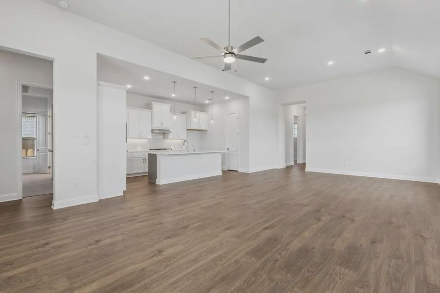 Spacious, unfurnished interior of a new home in Talia, Mesquite (Image 20).