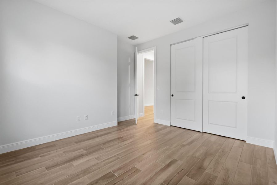 Spacious, unfurnished interior of a new home in , Vero Beach (Image 15).