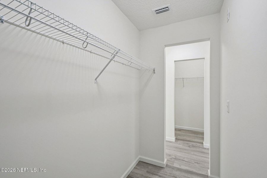 Spacious, unfurnished interior of a new home in , Middleburg (Image 22).