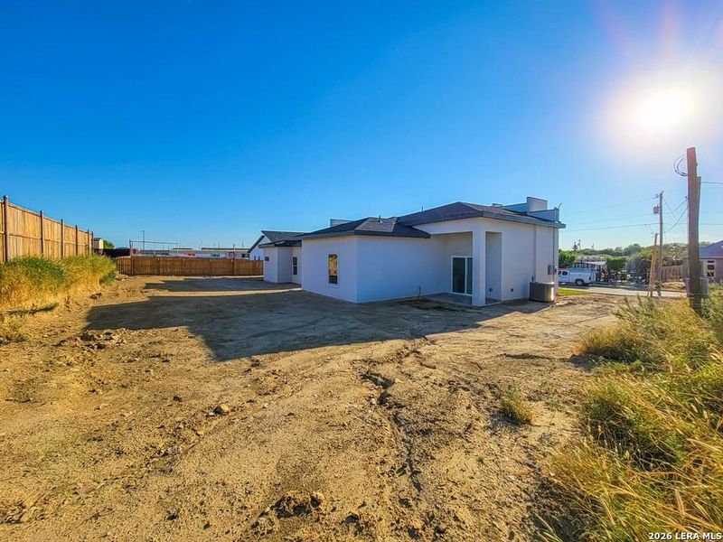 Exterior details and patio area of a home in , Eagle Pass (Image 3).