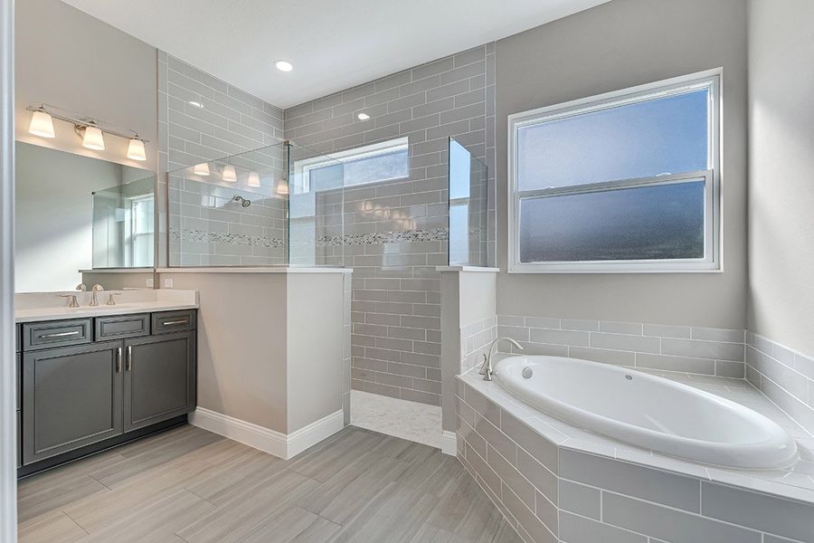 Sawgrass Owner's Bath