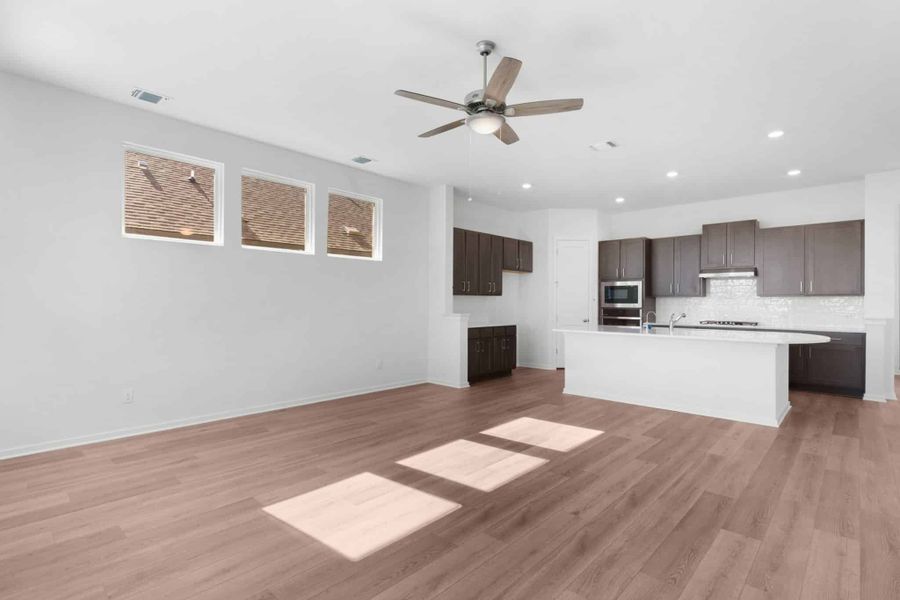 Spacious, unfurnished interior of a new home in Highland Village, Georgetown (Image 23).