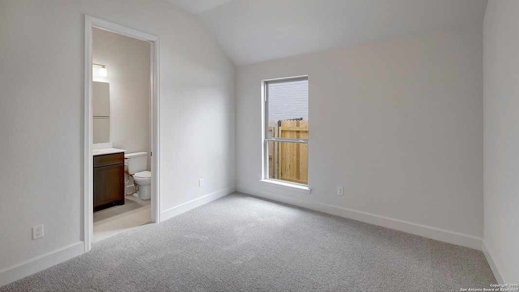 Spacious, unfurnished interior of a new home in Stevens Ranch 55', San Antonio (Image 18).