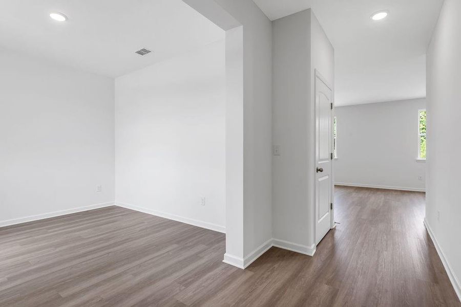 Spacious, unfurnished interior of a new home in Three Rivers, Rome (Image 11).