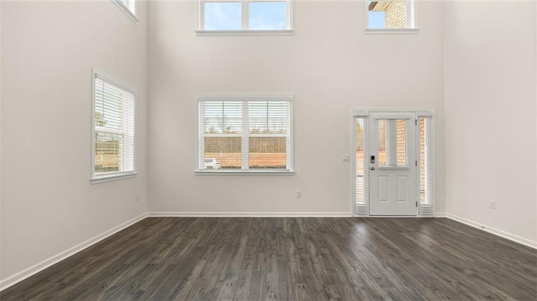 Spacious, unfurnished interior of a new home in Westland, Bogart (Image 25).