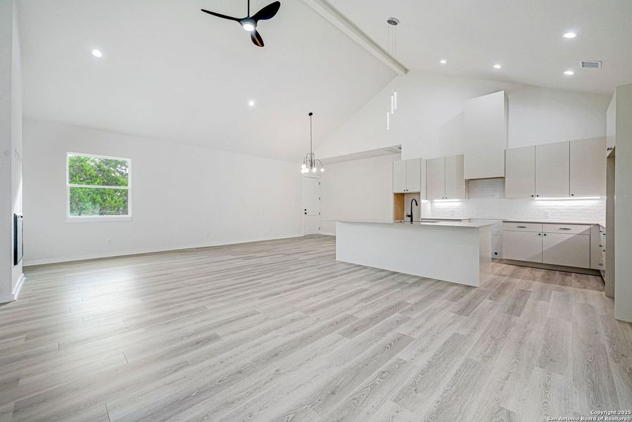 Spacious, unfurnished interior of a new home in , Fischer (Image 24).