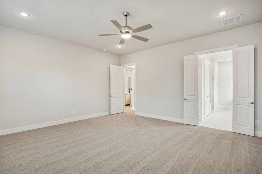 Spacious, unfurnished interior of a new home in Dove Hollow, Waxahachie (Image 21). Spacious, unfurnished interior of a new home in Dove Hollow, Waxahachie (Image 21).