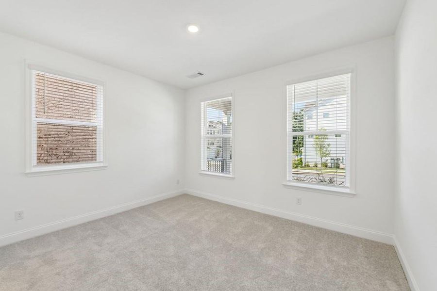 Spacious, unfurnished interior of a new home in Auburn Glen, Dacula (Image 24).