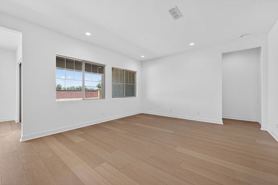 Spacious, unfurnished interior of a new home in Ellsworth Ranch, Queen Creek (Image 16).