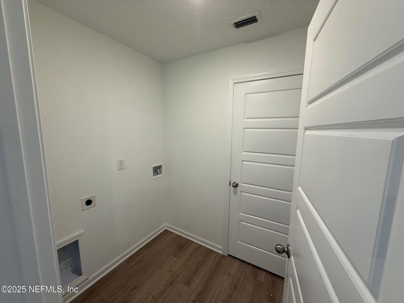 Spacious, unfurnished interior of a new home in The Arbors, Jacksonville (Image 39).