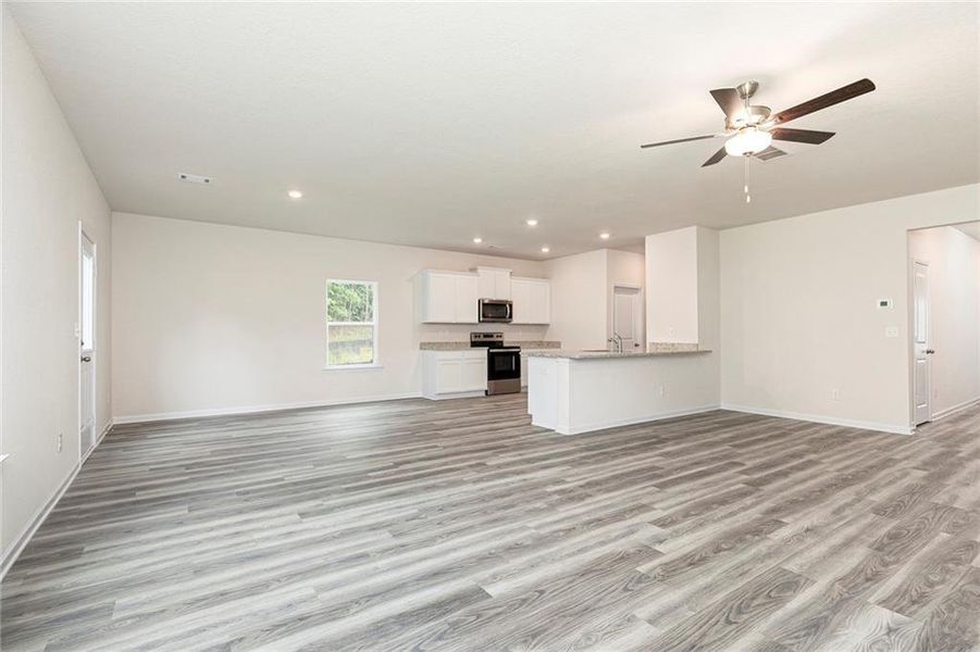 Spacious, unfurnished interior of a new home in Avondale North, Conyers (Image 15). Spacious, unfurnished interior of a new home in Avondale North, Conyers (Image 15).