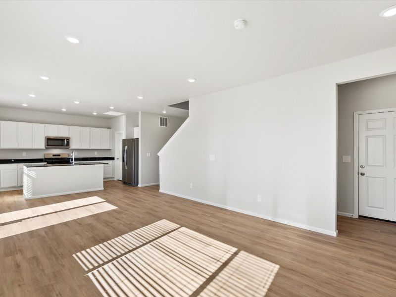 Spacious, unfurnished interior of a new home in Lorson Ranch : The Springs Collection, Colorado Springs (Image 10).