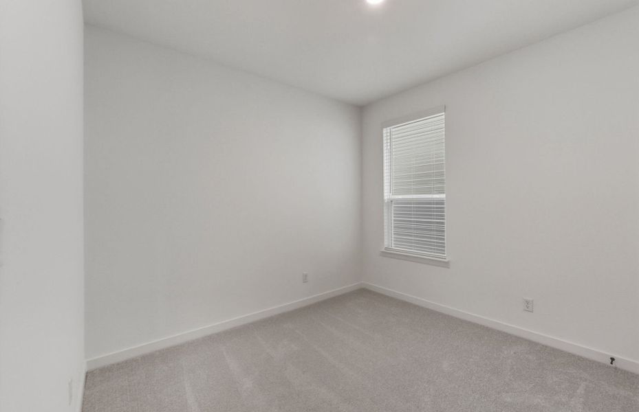 Spacious, unfurnished interior of a new home in Sunfield, Buda (Image 34).