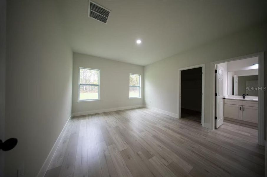 Spacious, unfurnished interior of a new home in , Citrus Springs (Image 27).