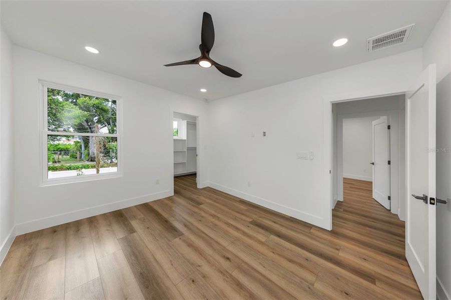 Spacious, unfurnished interior of a new home in , St. Petersburg (Image 44). Spacious, unfurnished interior of a new home in , St. Petersburg (Image 44).
