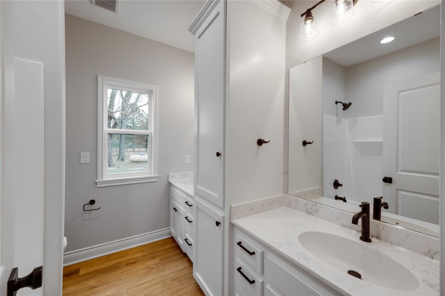 Furnished interior view inside a new home in , Grapeland (Image 13).