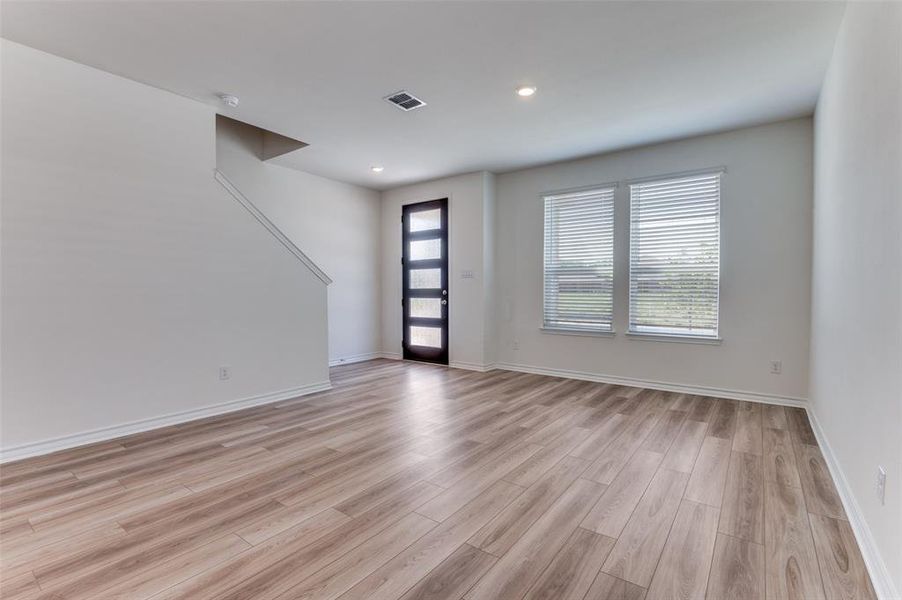 Spacious, unfurnished interior of a new home in Cottonwood Creek, Seagoville (Image 25).
