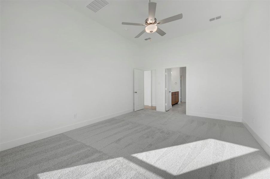 Spacious, unfurnished interior of a new home in Lily Creek at Sutton Fields, Aubrey (Image 17).