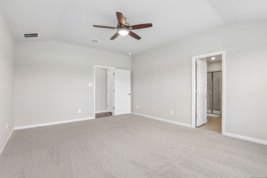 Spacious, unfurnished interior of a new home in Thomas Pond, San Antonio (Image 40). Spacious, unfurnished interior of a new home in Thomas Pond, San Antonio (Image 40).