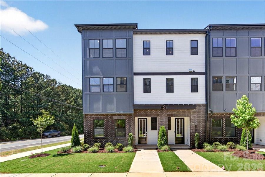 Townhome in the heart of Ballantyne Townhome in the heart of Ballantyne