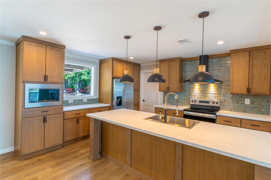 Furnished interior view inside a new home in , Gun Barrel City (Image 4).
