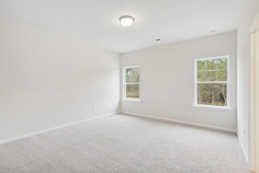 Spacious, unfurnished interior of a new home in Cantigny Park, Clarksville (Image 15).