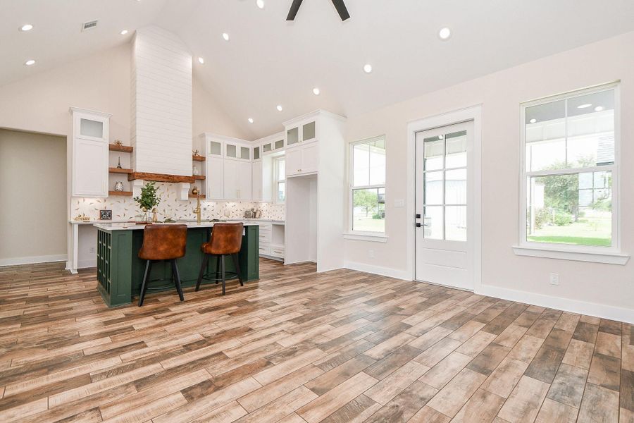 Spacious, unfurnished interior of a new home in , Palacios (Image 28). Spacious, unfurnished interior of a new home in , Palacios (Image 28).