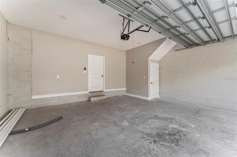Spacious, unfurnished interior of a new home in , Tampa (Image 18).