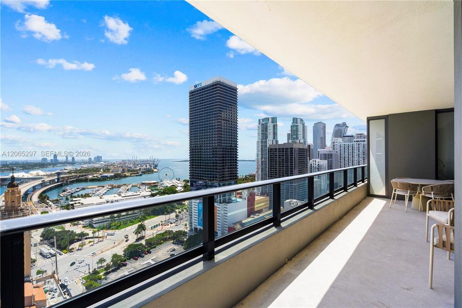 Condo located in Miami, FL showcasing its design and architecture (Image 3).
