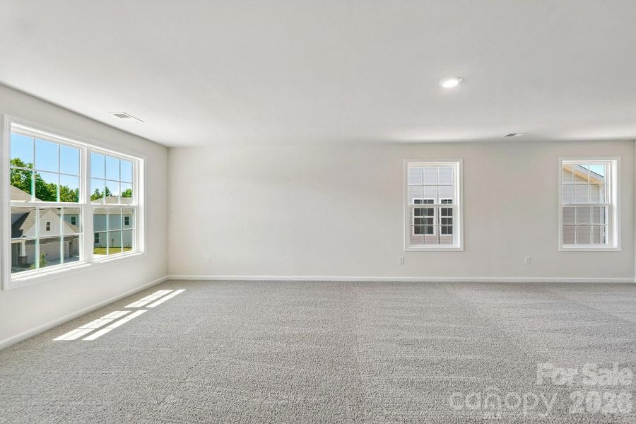 Spacious, unfurnished interior of a new home in Sylvan Creek, Denver (Image 21).