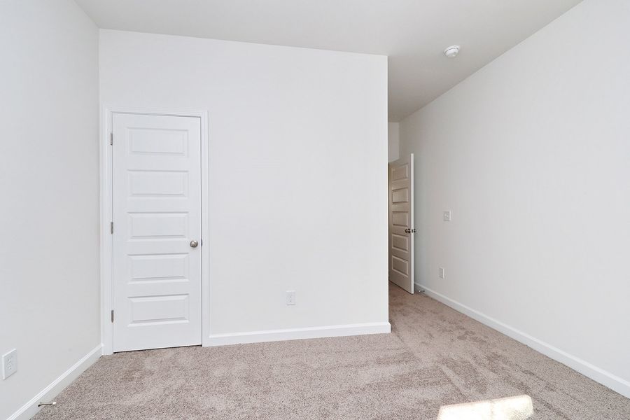 Spacious, unfurnished interior of a new home in Arcadia, Myrtle Beach (Image 41).