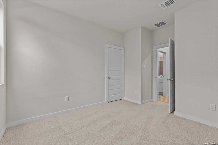Spacious, unfurnished interior of a new home in Summerlin, San Antonio (Image 17).