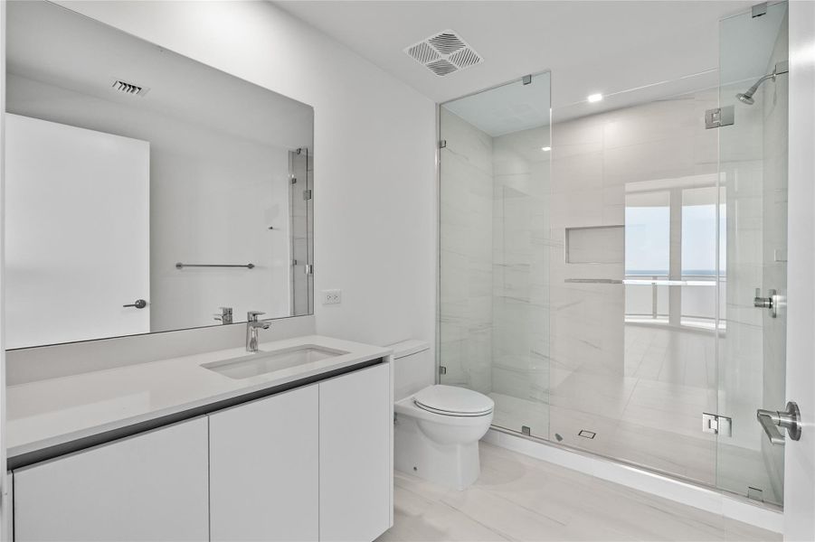 2nd ensuite bathroom