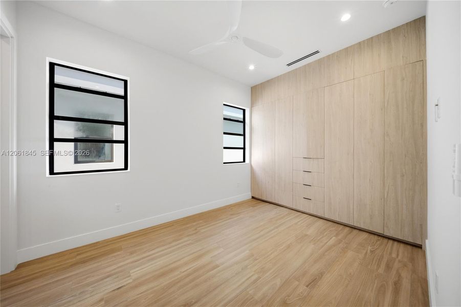 Spacious, unfurnished interior of a new home in , Fort Lauderdale (Image 67).