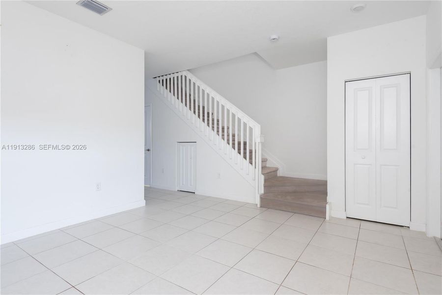 Spacious, unfurnished interior of a new home in , Miami (Image 24).